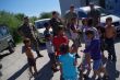 Slovenskí a českí vojaci rozdávali v martinských Bambuskách humanitnú pomoc 3
